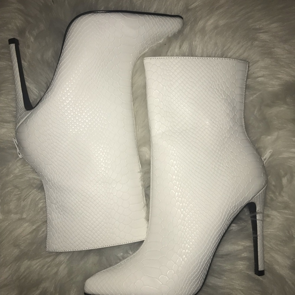 New and Hot Winter white booties !